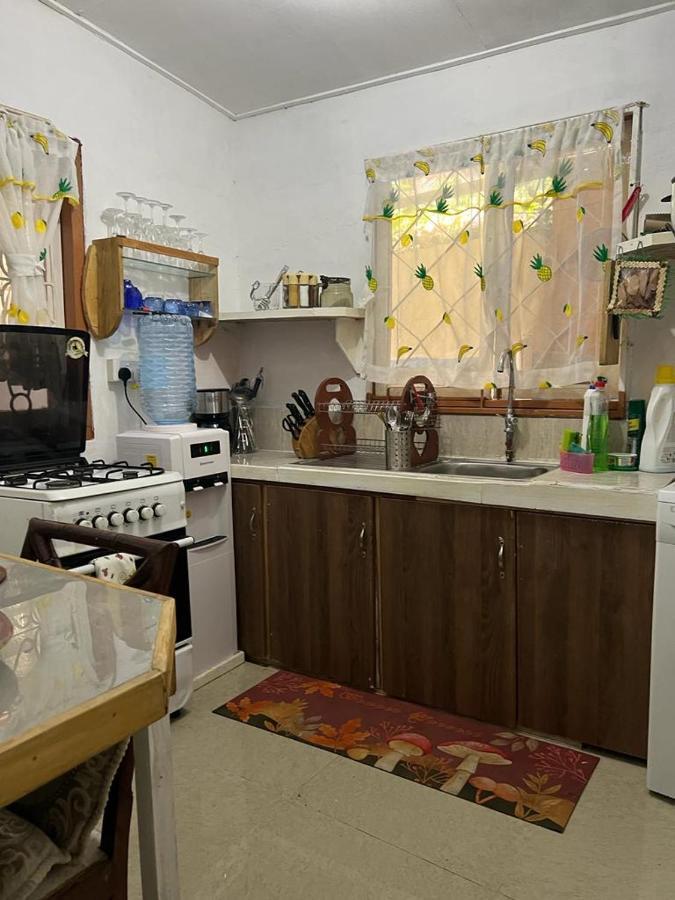 فيكتوريا My Corner Guest House المظهر الخارجي الصورة